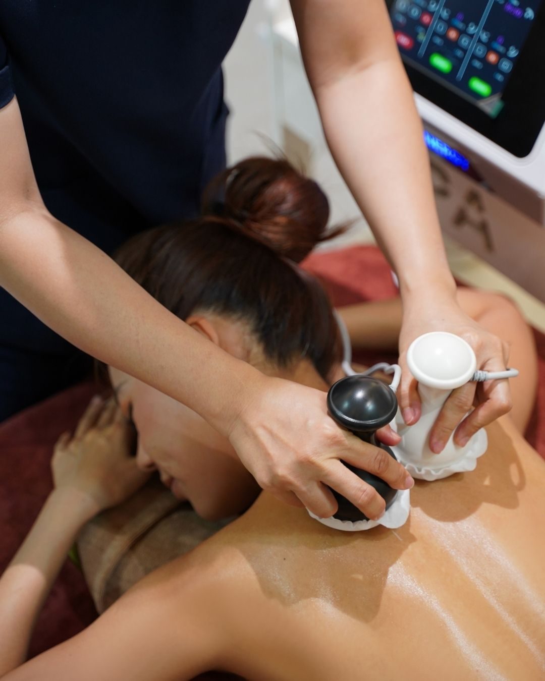 Massage trị liệu vai lưng tại KHI