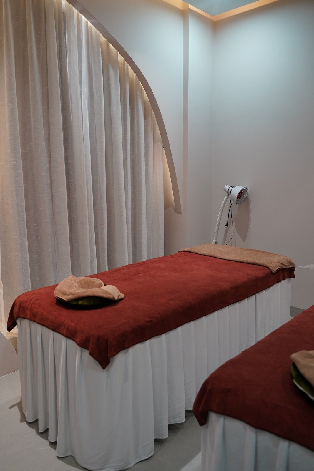 A massage bed at KHI